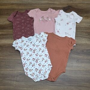 Bundle of Baby Girl Short-sleeved Onesies SIZE: 12 Months